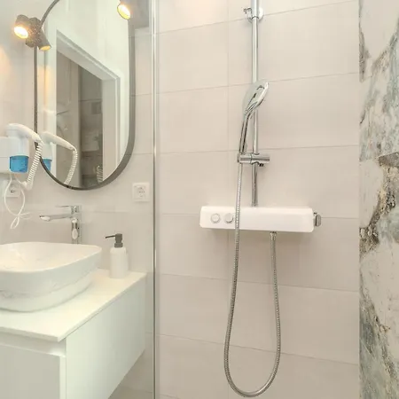 Nyaraló 3 Bedroom Beautiful In Zára