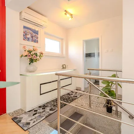 3 Bedroom Beautiful In Nyaraló Zára