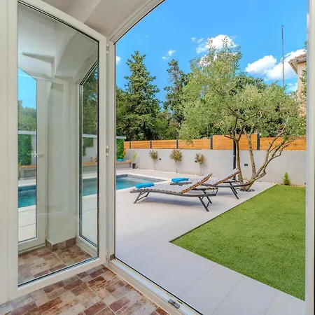 3 Bedroom Beautiful In * زادار