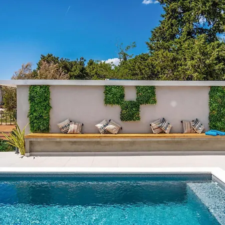 3 Bedroom Beautiful In * زادار