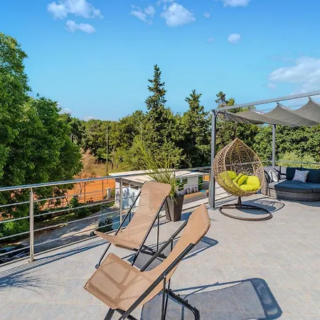 3 Bedroom Beautiful In بيت للعطل زادار