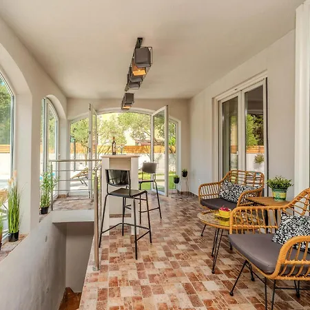 بيت للعطل 3 Bedroom Beautiful In زادار