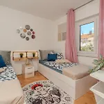 Nyaraló 3 Bedroom Beautiful In