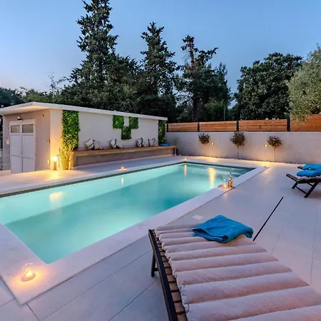 度假居 3 Bedroom Beautiful In 扎达尔