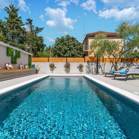 3 Bedroom Beautiful In 度假居 扎达尔