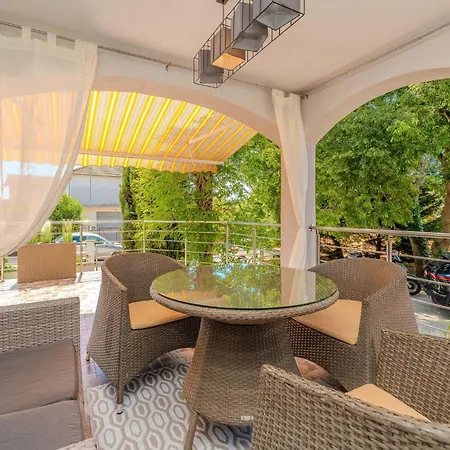 3 Bedroom Beautiful In 扎达尔