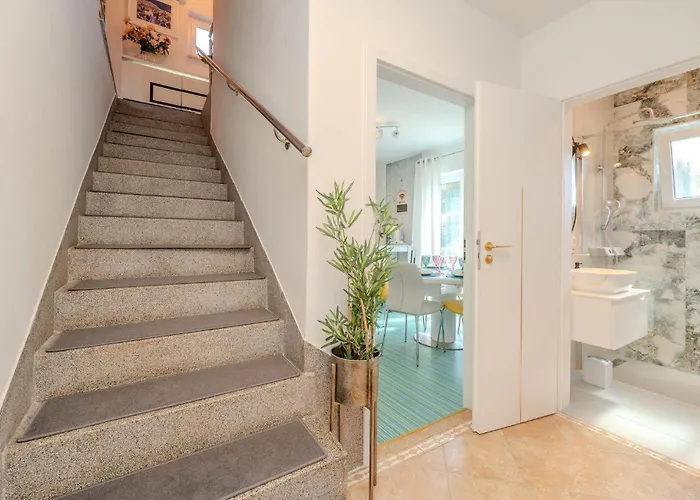 3 Bedroom Beautiful In Vikendica *