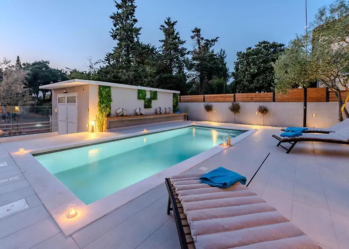 Vikendica 3 Bedroom Beautiful In Zadar