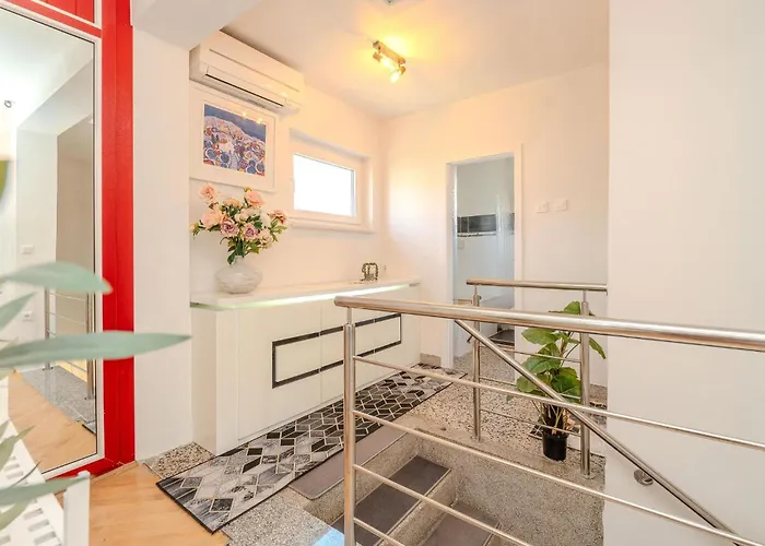 3 Bedroom Beautiful In Vikendica Zadar