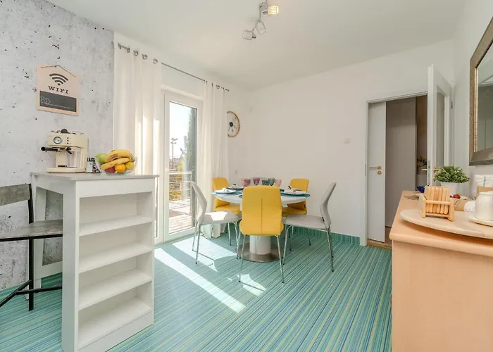 3 Bedroom Beautiful In Vikendica *